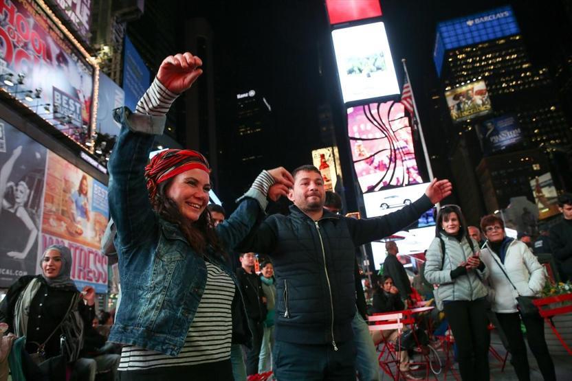 New Yorktaki Times Meydanında horon şov