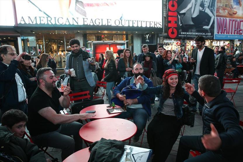 New Yorktaki Times Meydanında horon şov