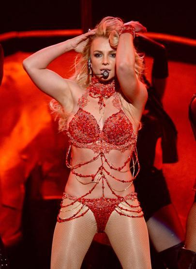 Britney Spears dans şovuyla olay oldu