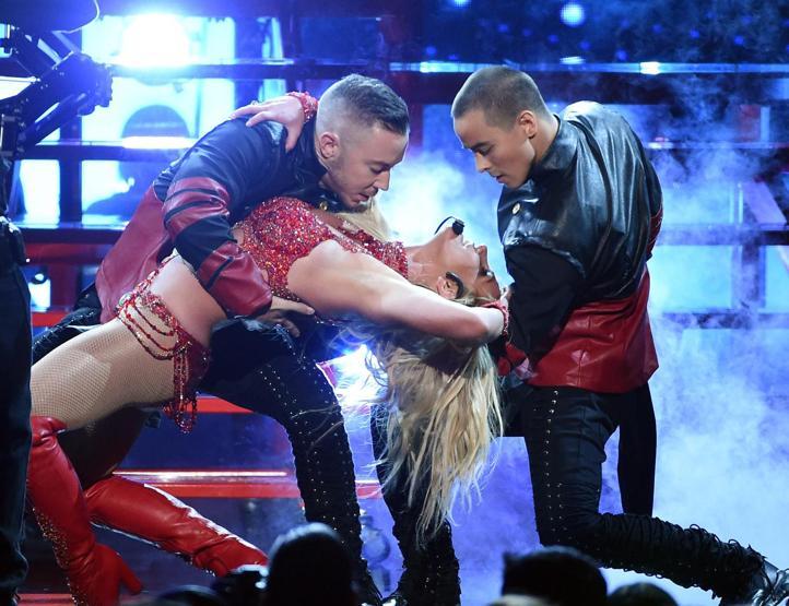 Britney Spears dans şovuyla olay oldu