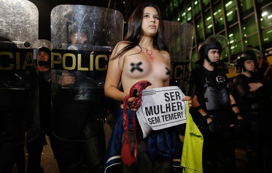 Brezilyalı kadınlardan büyük protesto