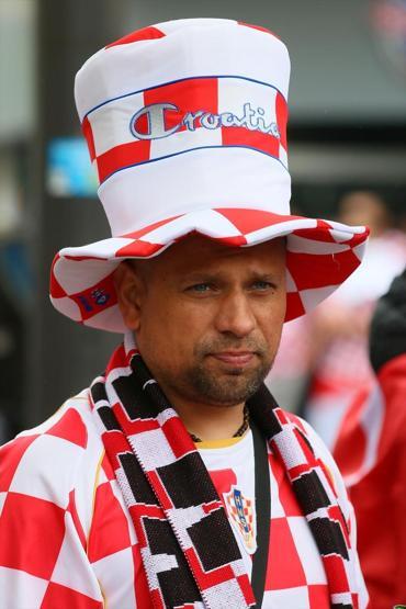 Türkler ve Hırvatlar Parc des Princes önünde
