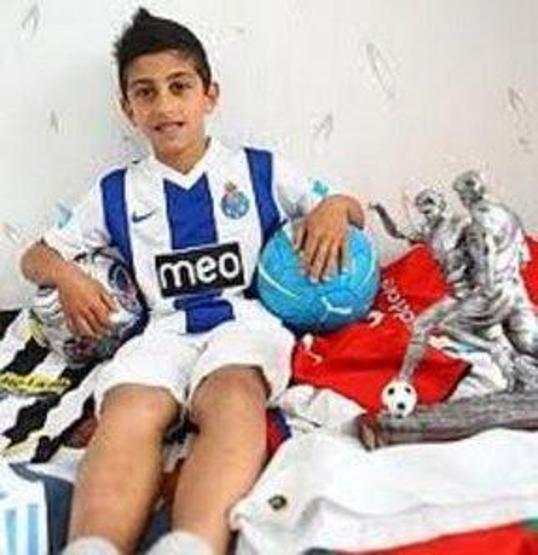 ManU Mourinhonun istediği 14 yaşındaki Türk oyuncu transfer ediyor