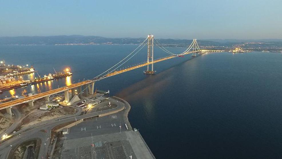 Osmangazi Köprüsü ışıklandırıldı