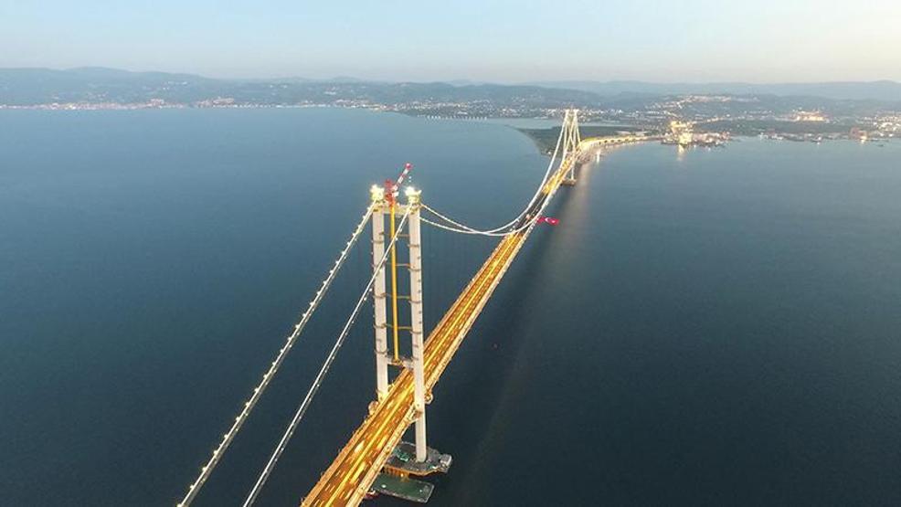 Osmangazi Köprüsü ışıklandırıldı