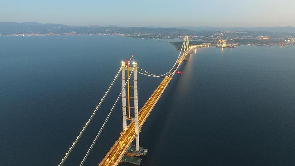 Osmangazi Köprüsü ışıklandırıldı