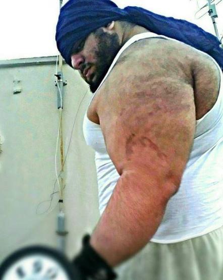 İranlı Hulk IŞİDe karşı savaşmak için orduya yazılıyor