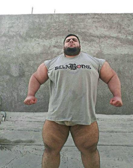 İranlı Hulk IŞİDe karşı savaşmak için orduya yazılıyor