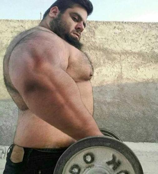 İranlı Hulk IŞİDe karşı savaşmak için orduya yazılıyor
