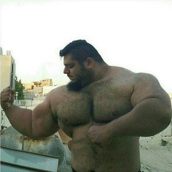 İranlı Hulk IŞİDe karşı savaşmak için orduya yazılıyor