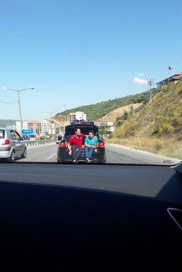 5 kişilik otomobilde 12 kişi