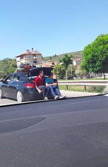 5 kişilik otomobilde 12 kişi