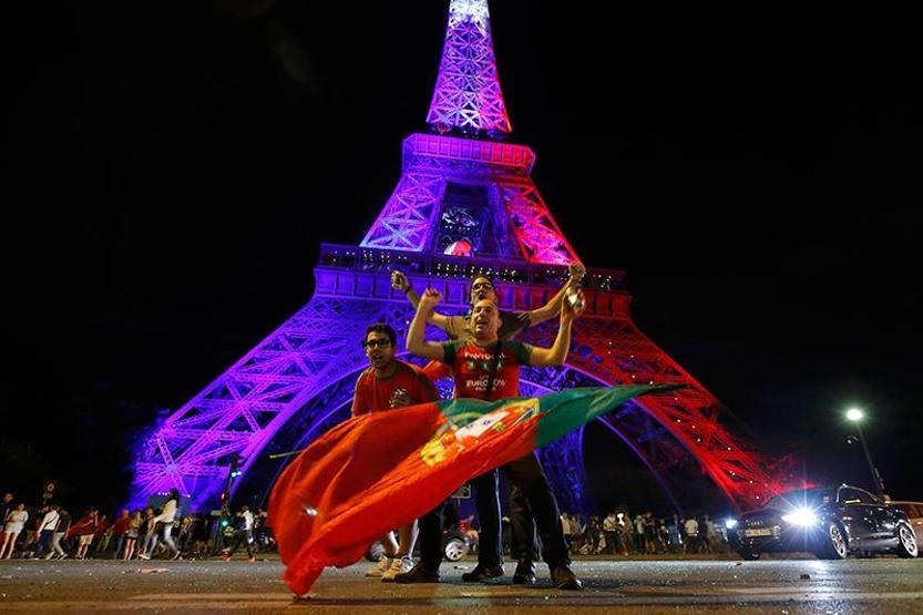 Portekiz taraftarları Parisi inletti