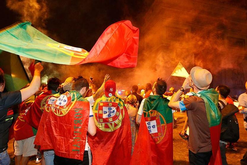 Portekiz taraftarları Parisi inletti