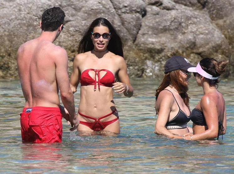 Adriana Limanın bikinisi olay yarattı