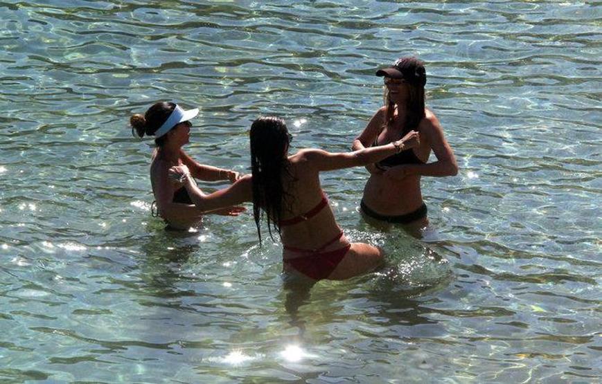 Adriana Limanın bikinisi olay yarattı