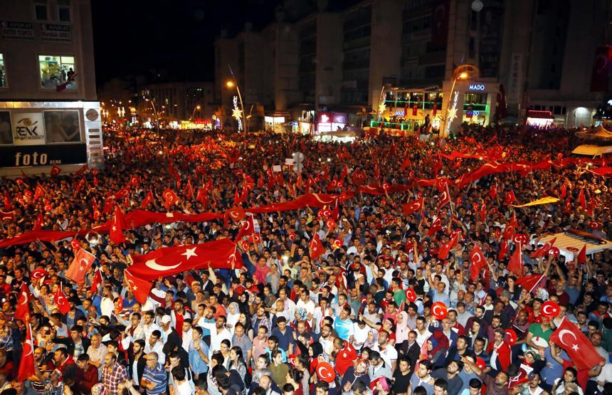 Tüm Türkiye sokakta