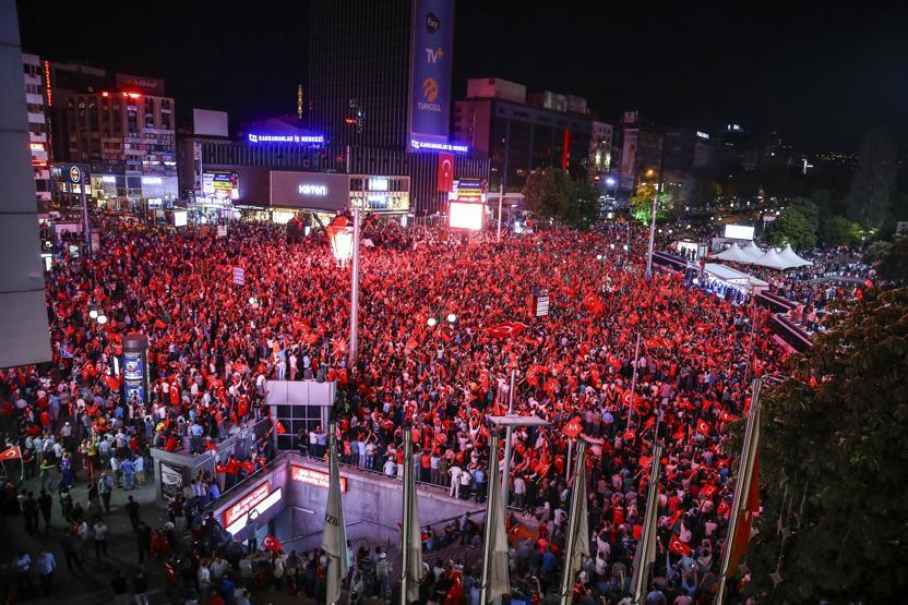 Tüm Türkiye sokakta