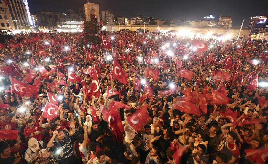 Tüm Türkiye sokakta