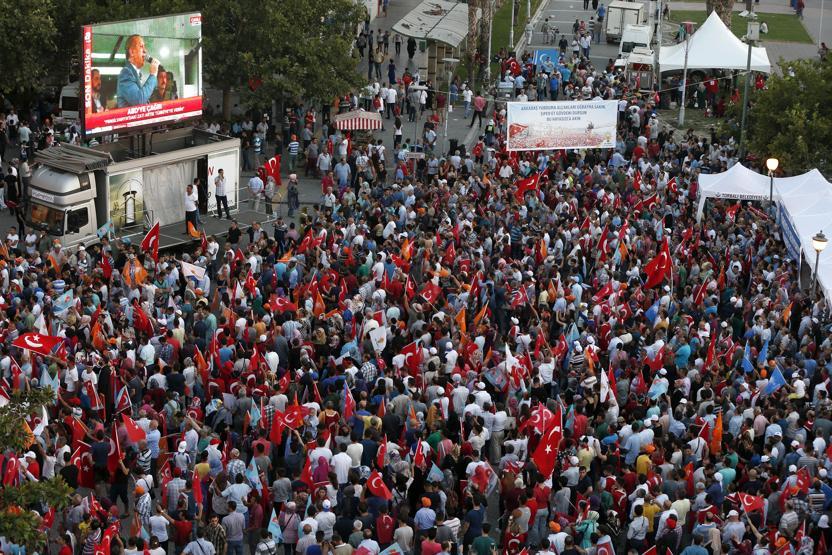 Tüm Türkiye sokakta