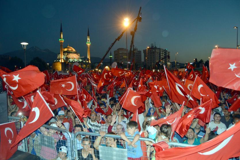 Tüm Türkiye sokakta