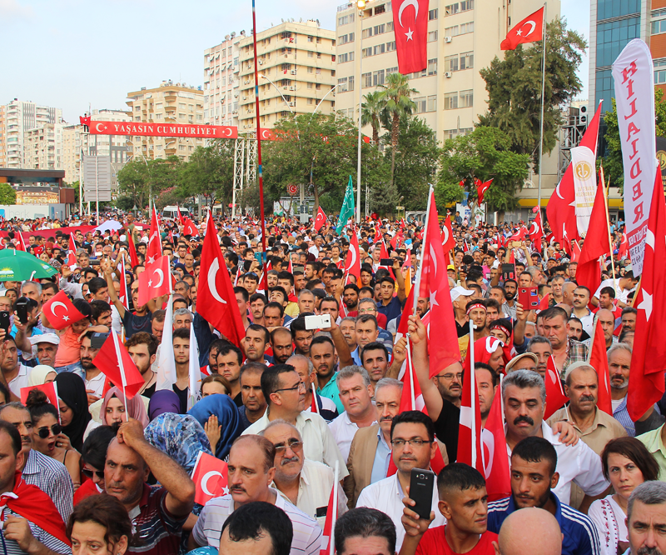 Tüm Türkiye sokakta
