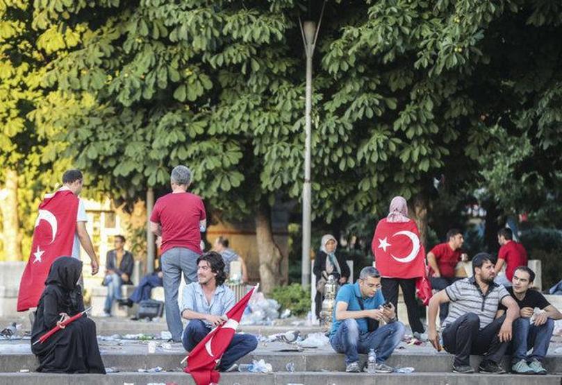 Darbe girişimi sonrası Türkiye sokaklara döküldü