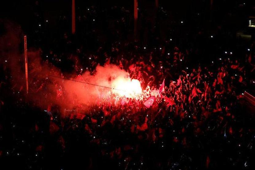 Darbe girişimi sonrası Türkiye sokaklara döküldü