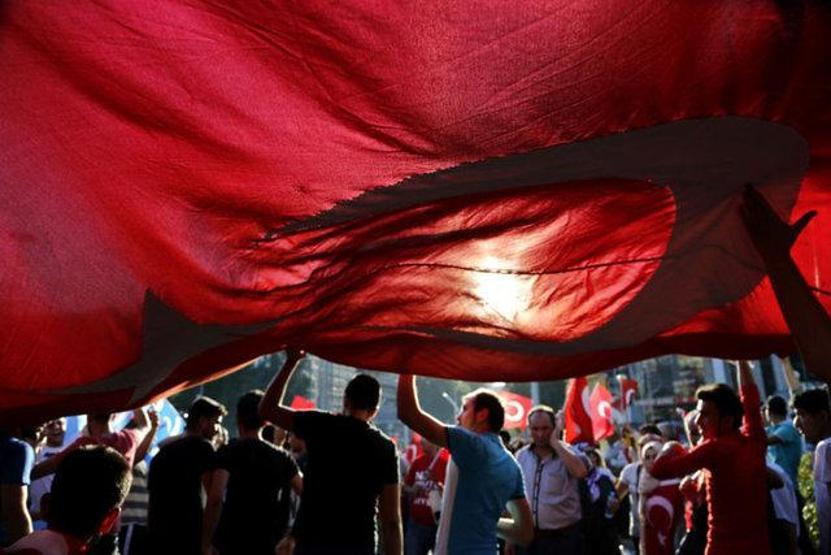 Darbe girişimi sonrası Türkiye sokaklara döküldü