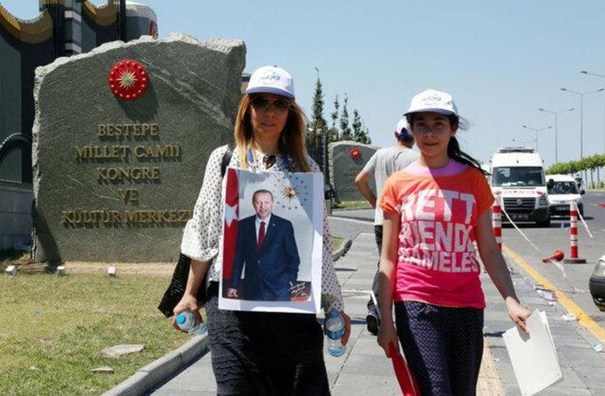 Darbe girişimi sonrası Türkiye sokaklara döküldü