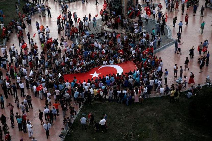 Darbe girişimi sonrası Türkiye sokaklara döküldü