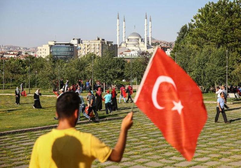 Darbe girişimi sonrası Türkiye sokaklara döküldü