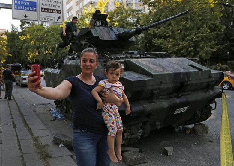 Darbe girişimi sonrası Türkiye sokaklara döküldü