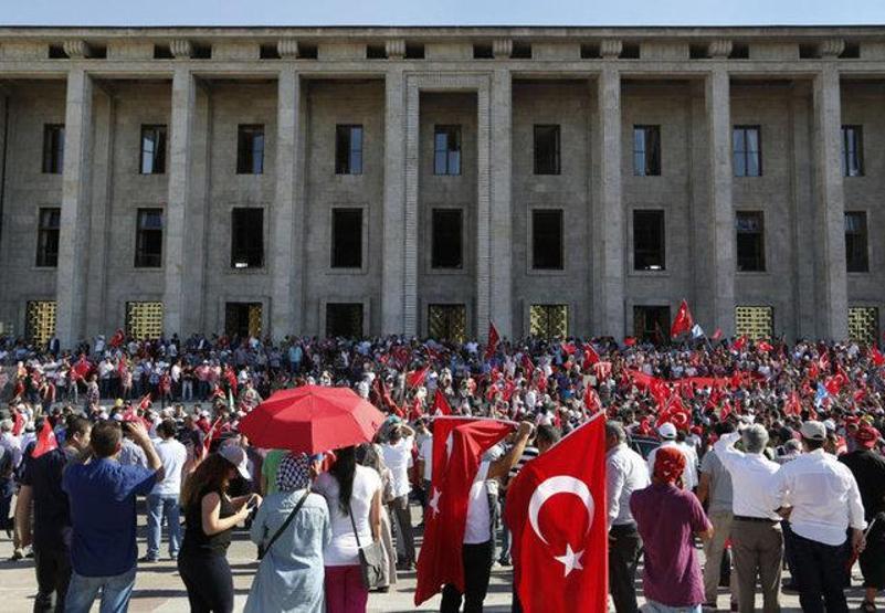 Darbe girişimi sonrası Türkiye sokaklara döküldü