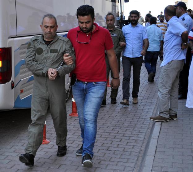 8 nakliye uçağını izinsiz uçuran 39 asker gözaltında