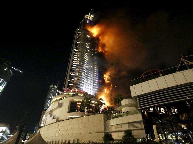 Dubaide 75 katlı gökdelende yangın