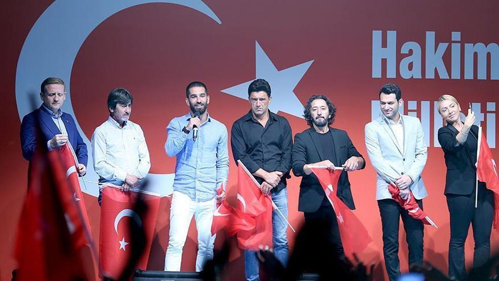 Ünlüler Kısıklıda toplanan halka seslendi
