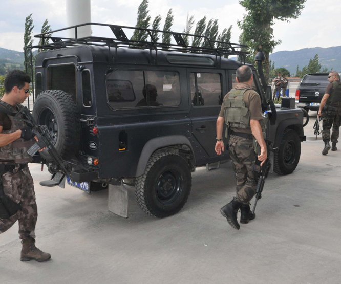 Marmariste darbeci askerlerin silahları bulundu