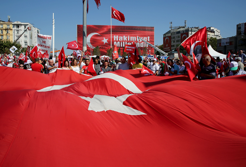 Taksim kırmızı-beyaz