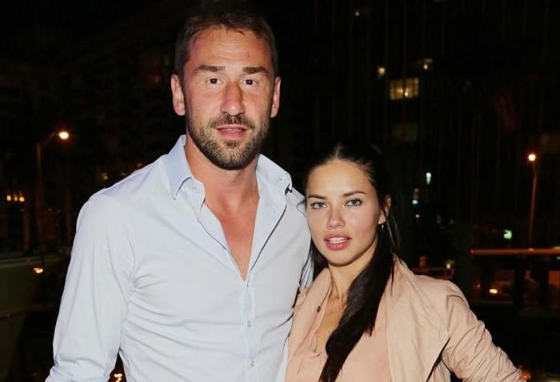 Adriana Lima yeni sevgilisi Julian Edelmanla el ele