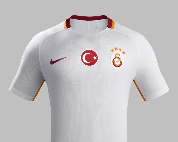 Galatasaray yeni sezon formalarını tanıttı