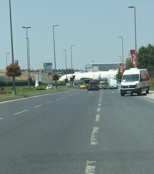 Yeşilköyde uçak yola çıktı