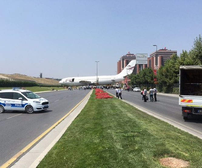 Yeşilköyde uçak yola çıktı