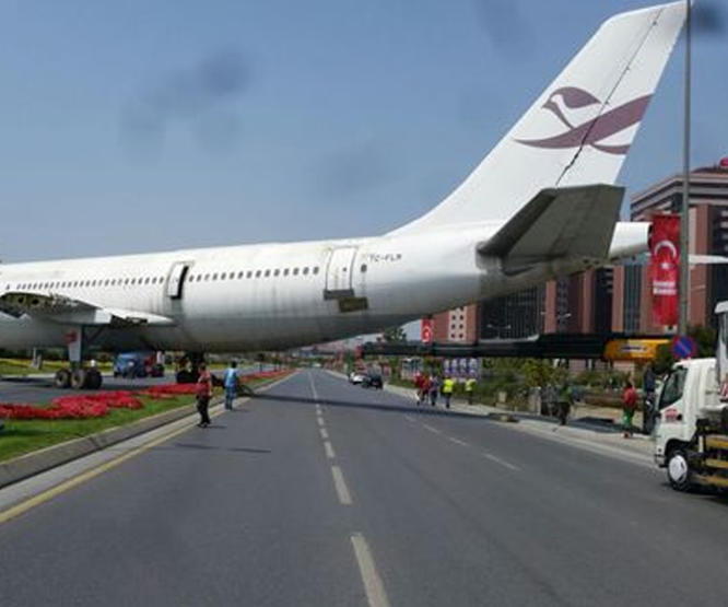 Yeşilköyde uçak yola çıktı