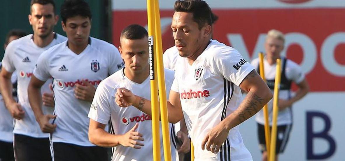Adriano çıktı meydane