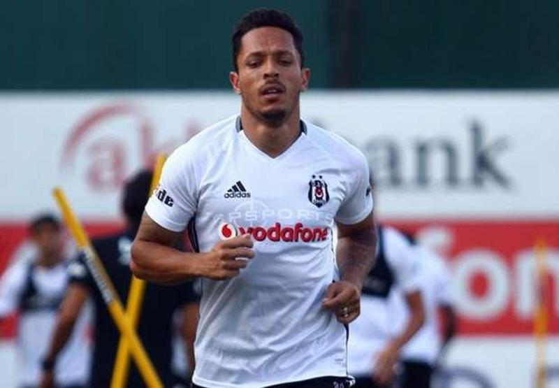 Adriano çıktı meydane