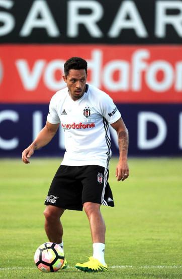 Adriano çıktı meydane