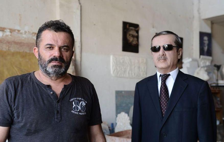 Gönüllülerden topladığı saç telleri ile Erdoğan büstü yaptı
