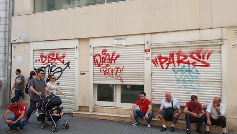 Beyoğlunda neler oluyor Mağazalar tek tek kapanıyor