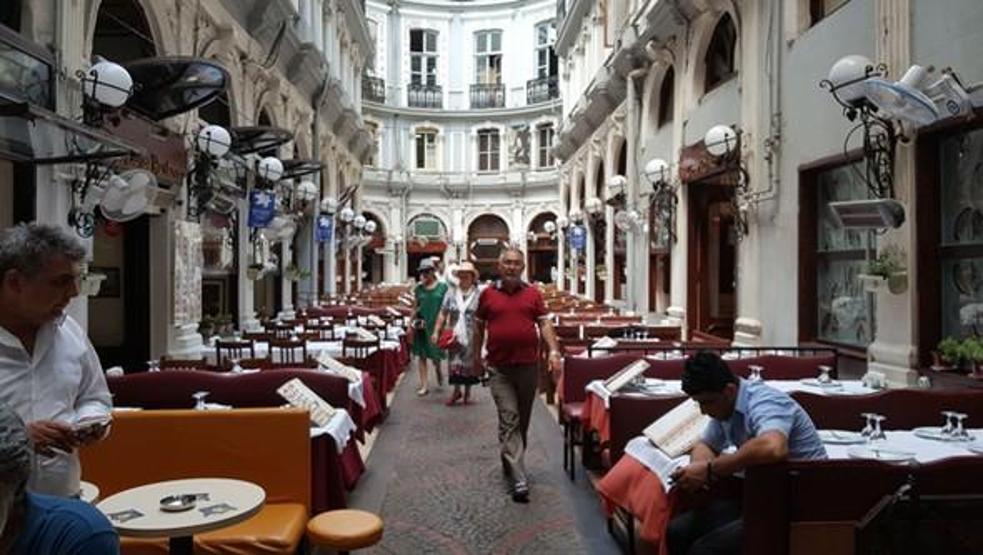 Beyoğlunda neler oluyor Mağazalar tek tek kapanıyor
